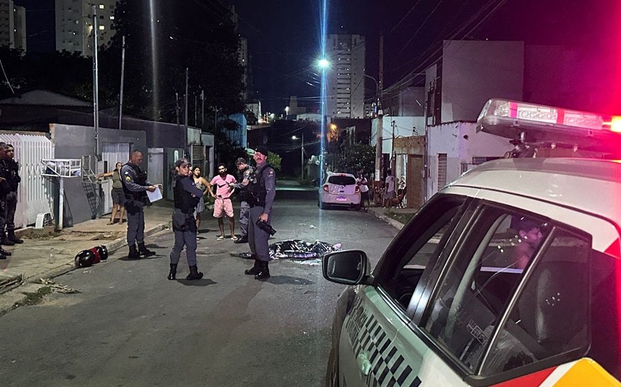 CRIME-12 Venezuelano é morto com facada no pescoço; suspeito tenta fugir para igreja
