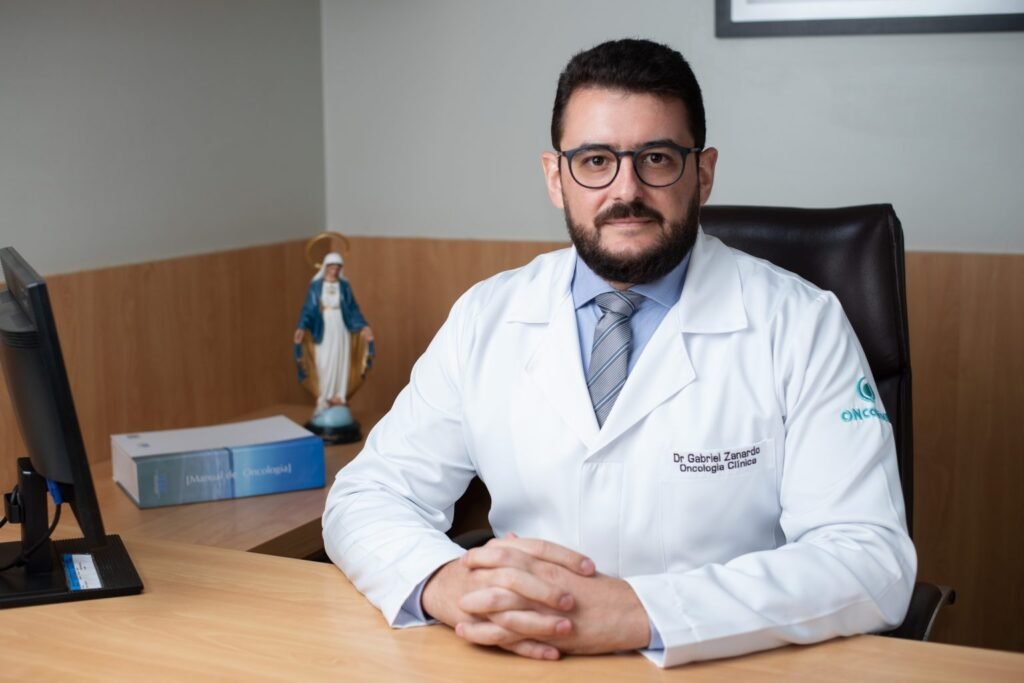 Dr.-Gabriel-Zanardo-02-1536x1025-1-1024x683 Médico desvenda os mitos e verdades sobre o câncer de colorretal