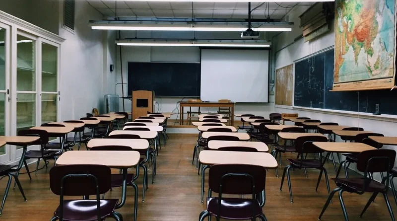 Professor-e-preso-apos-fazer-xixi-em-sala-de-aula0015415900202503261216-ScaleDownProportional-800x445