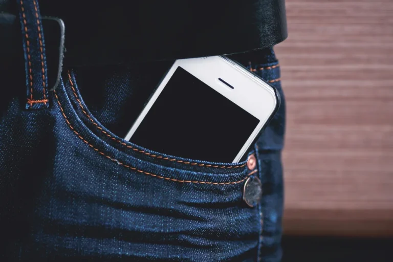 celular-no-bolso-causa-infertilidade