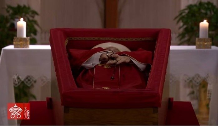 222f5bf8-a9b0-43ea-bfa2-7cd6912649e7 Vaticano divulga primeiras imagens do corpo do papa Francisco;VEJA VÍDEO