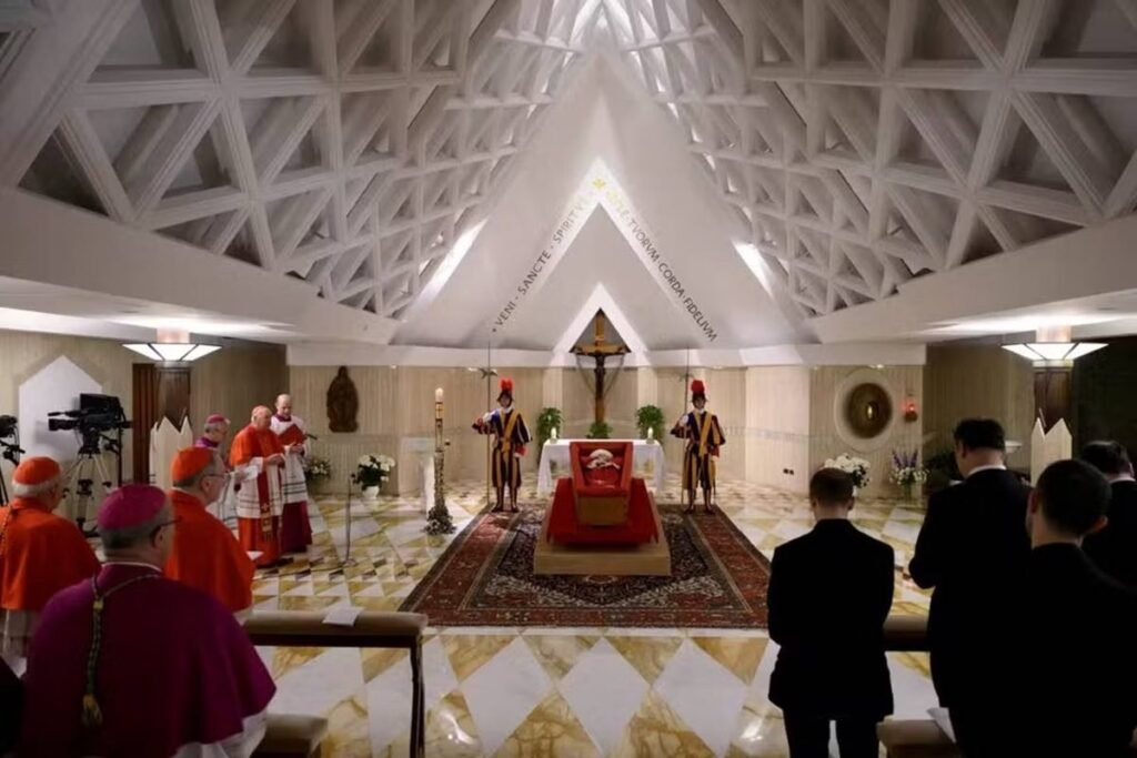 29896a08-f51b-4b6c-bcf9-a348ad4b961d-1024x683 Vaticano divulga primeiras imagens do corpo do papa Francisco;VEJA VÍDEO