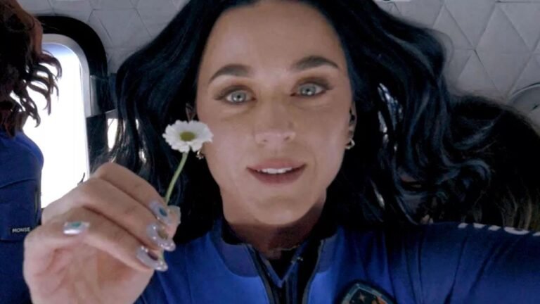 Katy Perry estaria arrependida de 'espetáculo' em viagem ao espaço, diz jornal