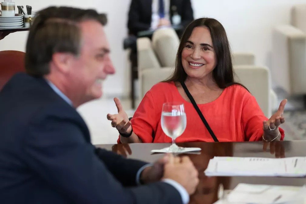 WhatsApp-Image-2025-04-22-at-08.13.50 Regina Duarte no Bial: “A censura faz mal para o povo e para a arte”