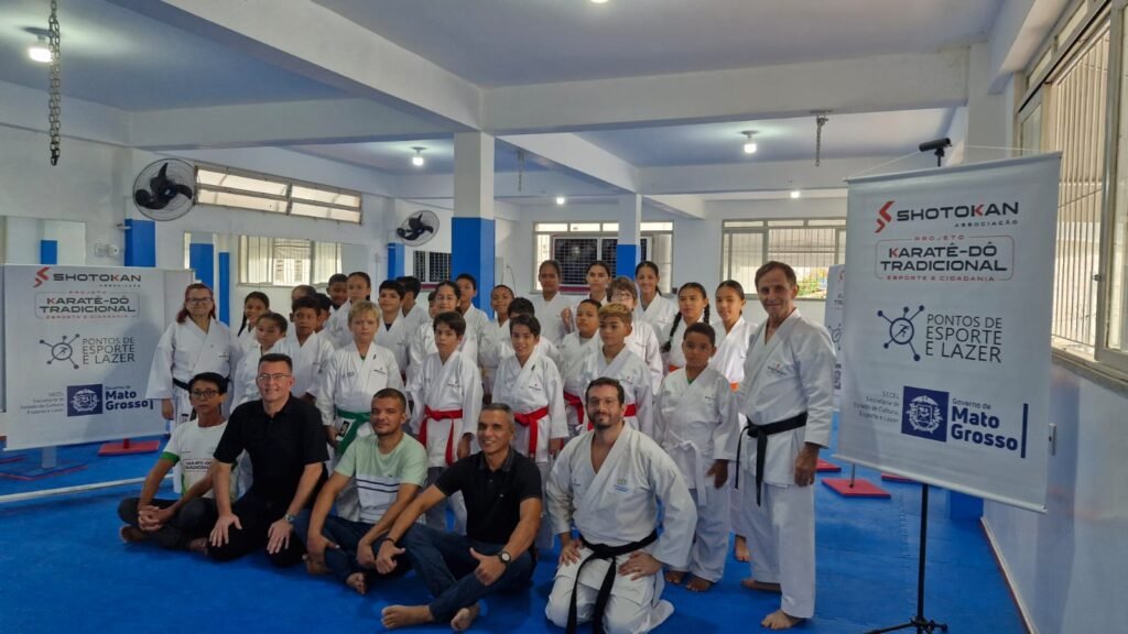 WhatsApp-Image-2025-04-23-at-10.23.20-1024x576 Shotokan e Secel realizam entrega de 60 kimonos para karatecas do projeto Ponto de Esporte e Lazer