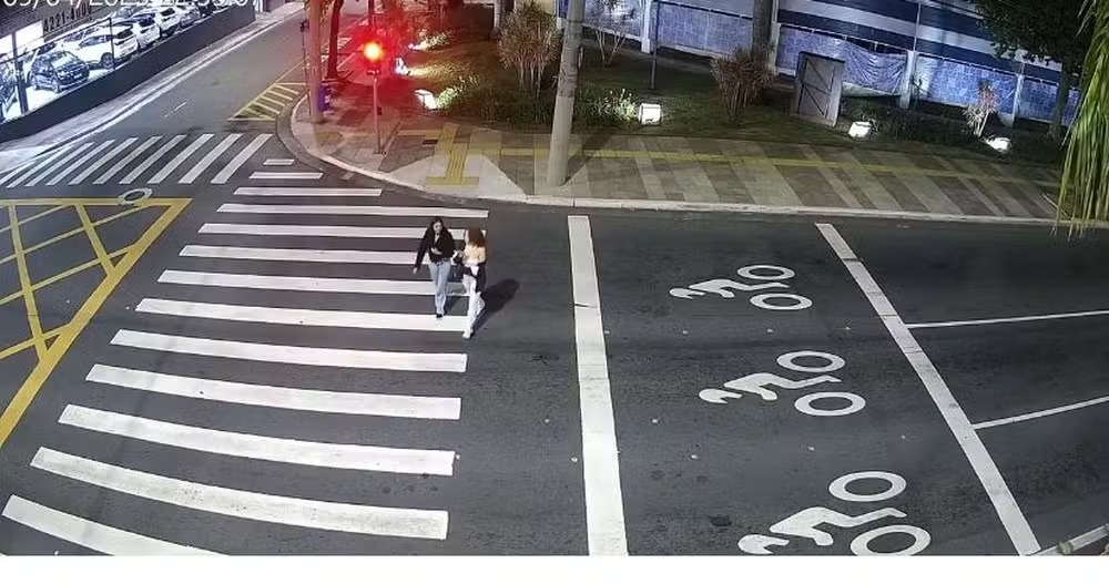 image-24 Motorista atropela e mata duas jovens na faixa de pedestre; veja vídeo