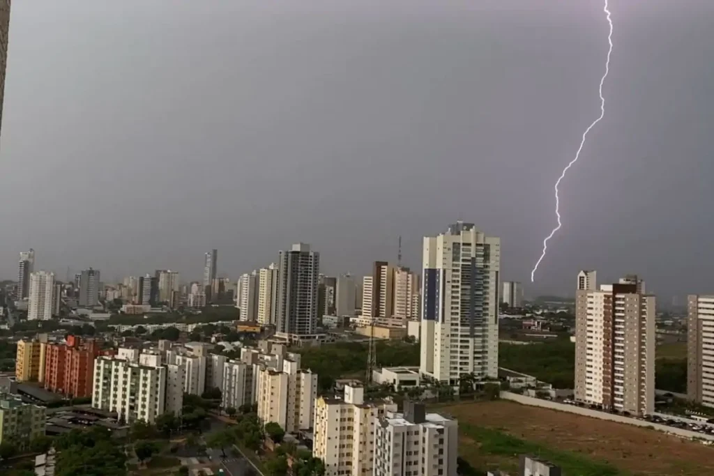 raios-em-Cuiaba-.jpg