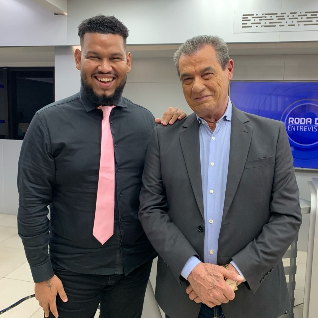 WhatsApp-Image-2025-04-30-at-22.38.39-1024x1024 Estudante encara os bastidores da TV e vive experiência marcante no início da graduação;VEJA