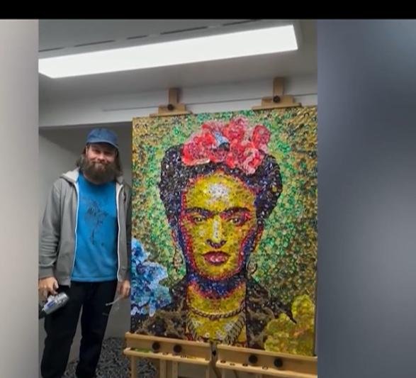 WhatsApp-Image-2025-05-06-at-15.22.09 Com 400 mil tampinhas, artista cria retratos de celebridades e ganha o mundo
