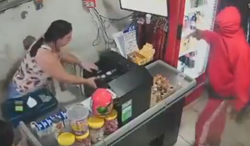 assalto_mercado_D24AM