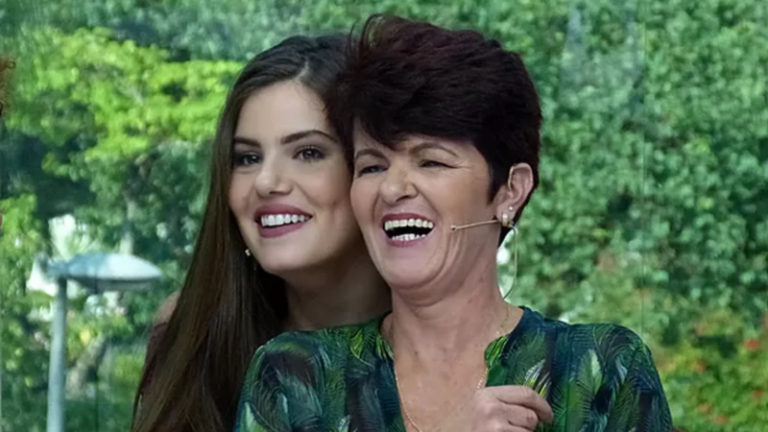 camila-queiroz-revela-que-mae-e-manicure-vira-alvo-de-criticas-e-rebate-narrativa-muda_widelg