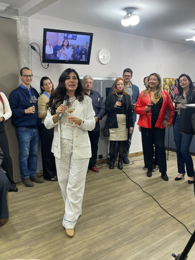 image-69-768x1024 Jane Nezzi celebra 26 anos de programa com sofisticação, emoção e cenário novo