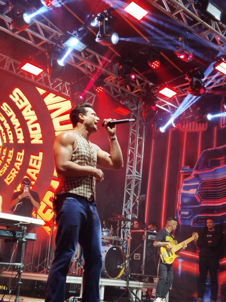 Israel-1-768x1024 O Melhor Arraiá de Cuiabá tem noite histórica com 15 mil pessoas e show de Israel Novaes; veja fotos