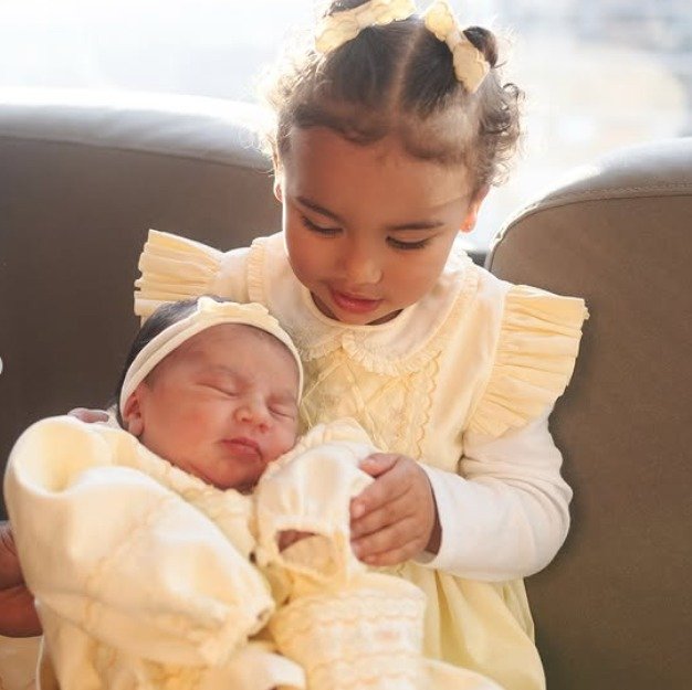 Mavie-e-Mel Primeiros cliques de Mel filha de Neymar e Bruna encantam a internet; VEJA