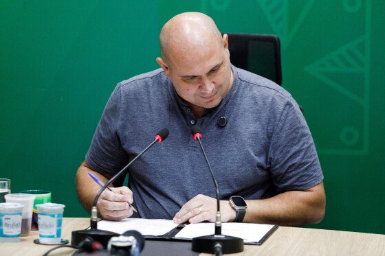 abilio assinando