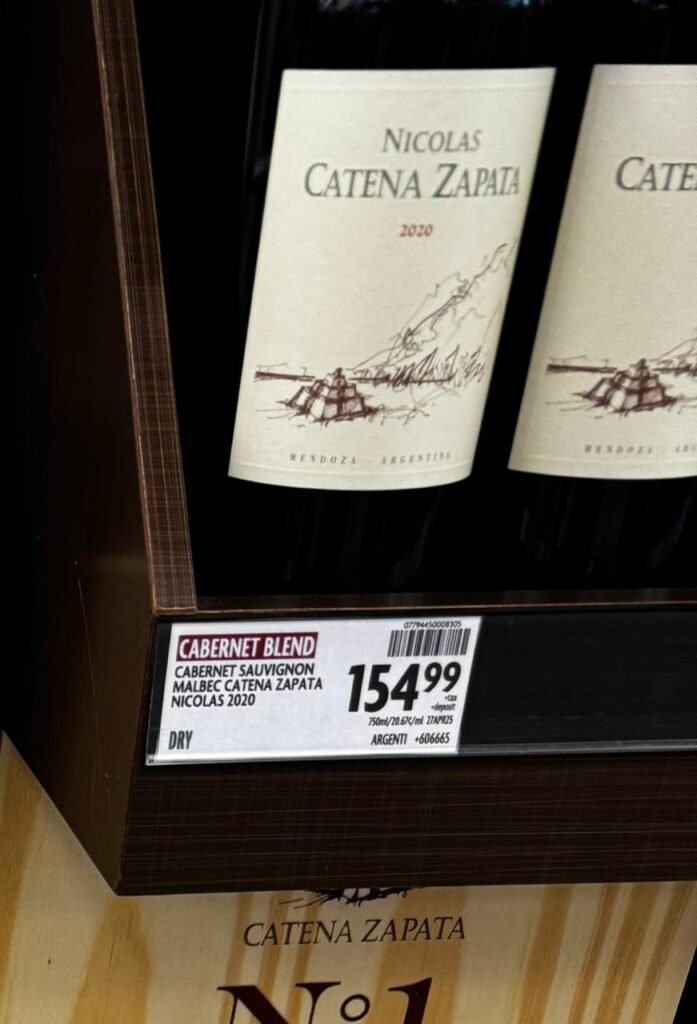 e1469338-d080-4530-8d72-30ce6e1c4b01-697x1024 O que vai na taça: os vinhos queridinhos no Brasil e no Canadá