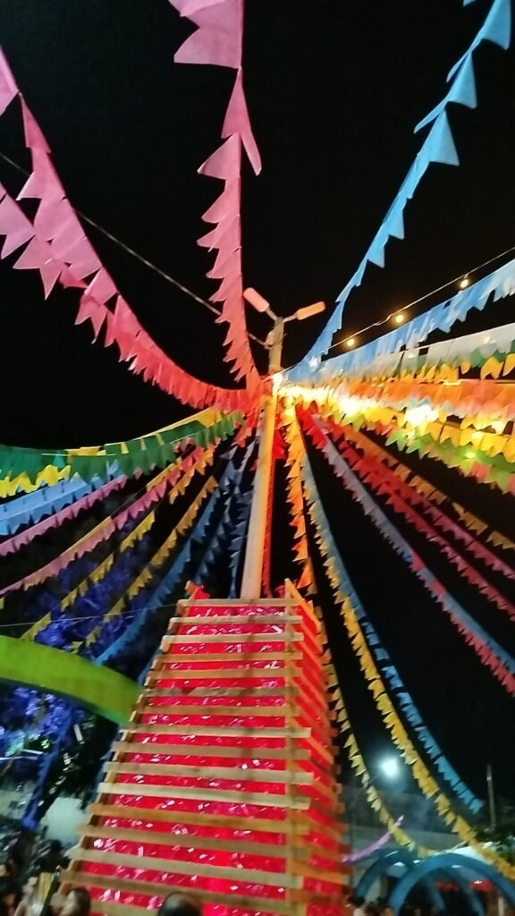 fogueira-576x1024 O Melhor Arraiá de Cuiabá tem noite histórica com 15 mil pessoas e show de Israel Novaes; veja fotos