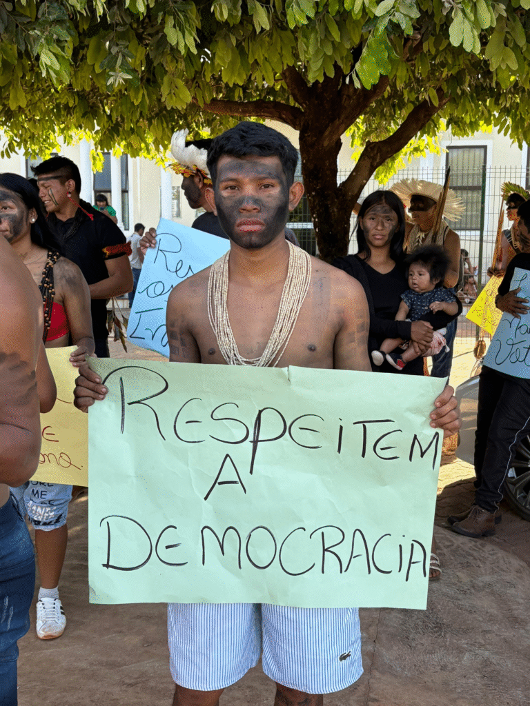 image-32-768x1024 Indígenas protestam contra cassação de prefeito e cobram respeito ao voto das aldeias