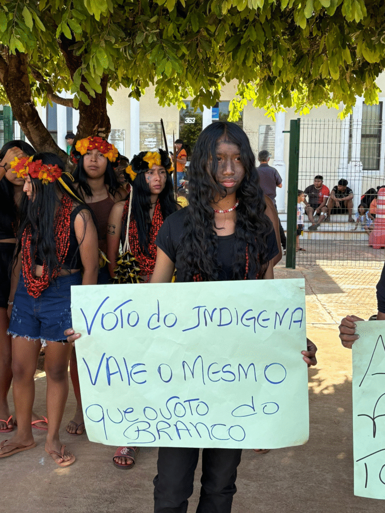 image-33-768x1024 Indígenas protestam contra cassação de prefeito e cobram respeito ao voto das aldeias