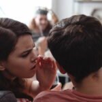 8-tipos-de-parentes-que-nao-vale-a-pena-manter-contato-quando-envelhecemos-segundo-a-psicologia-2-1024x576