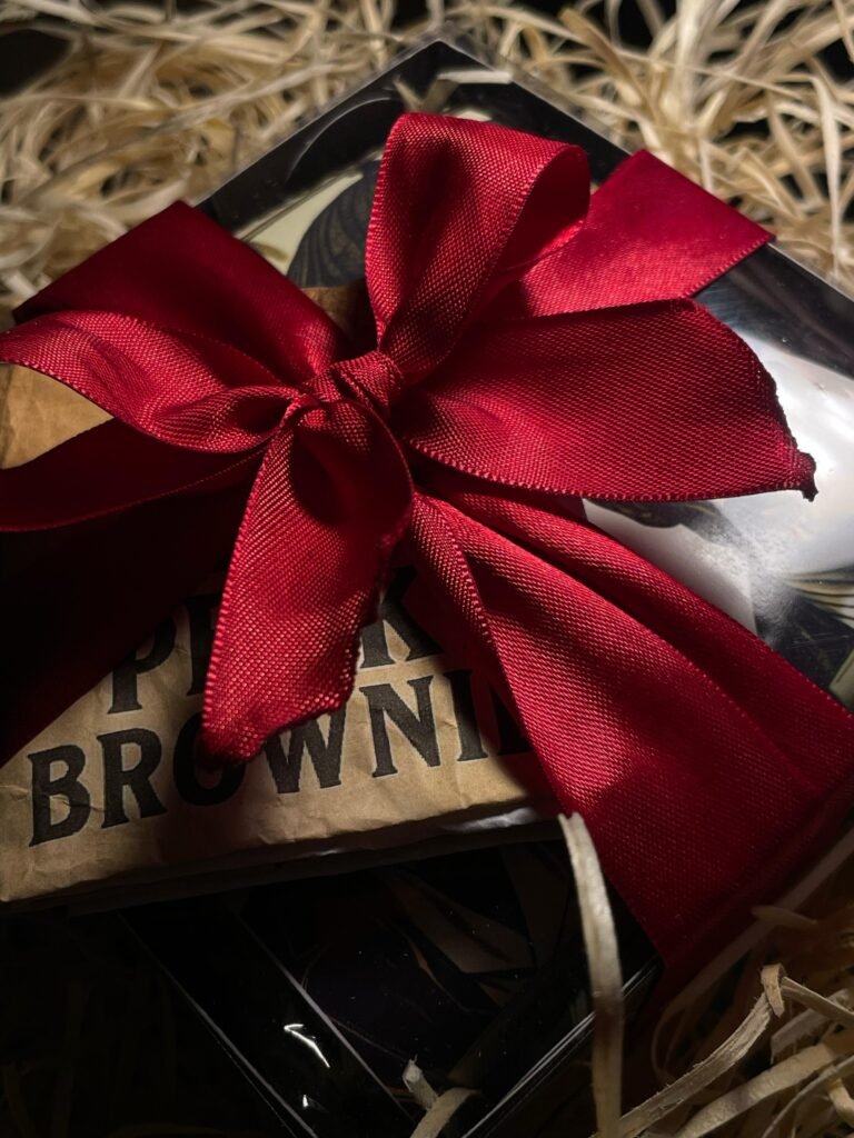 898952b4-8e06-4da2-b2bc-9371fd194815-768x1024 Peaky Brownies: jovem de 20 anos conquista espaço com brownies de whisky em Várzea Grande