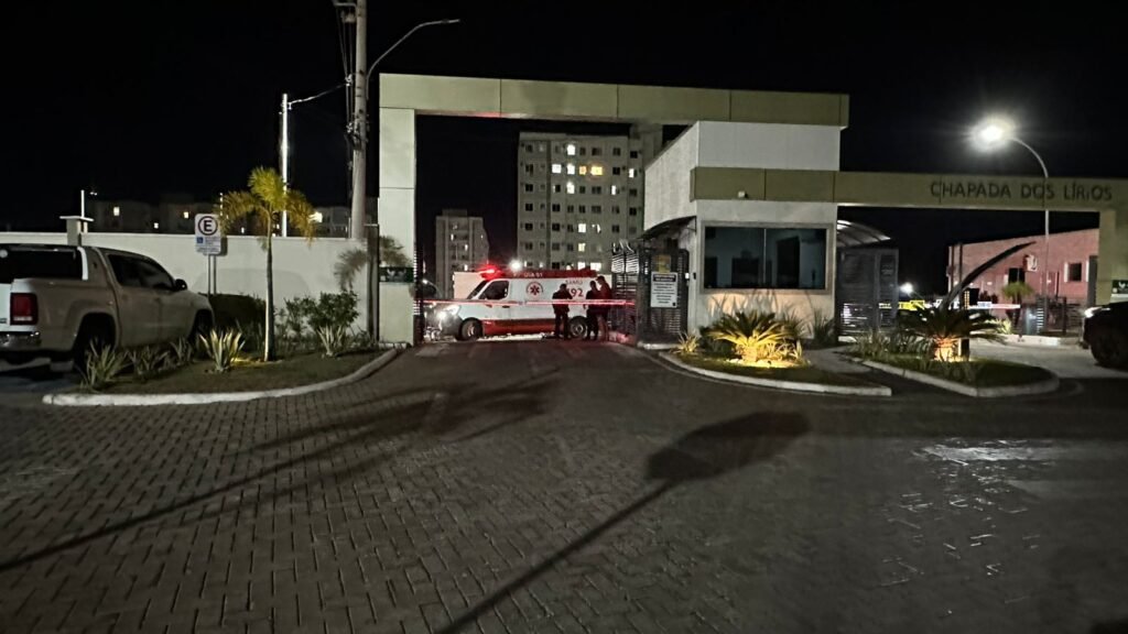WhatsApp-Image-2025-08-13-at-05.24.49-1024x576 Homem é baleado e busca refúgio em condomínio de Cuiabá