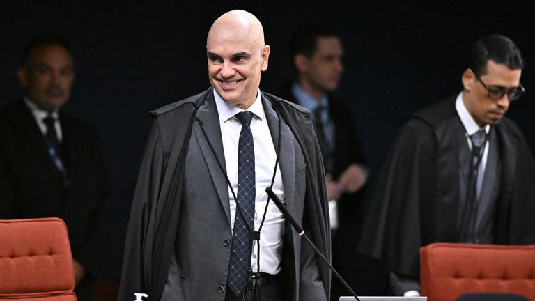 image-109 Prisão de Bolsonaro é “tentativa de silenciamento”, diz Transparência Internacional