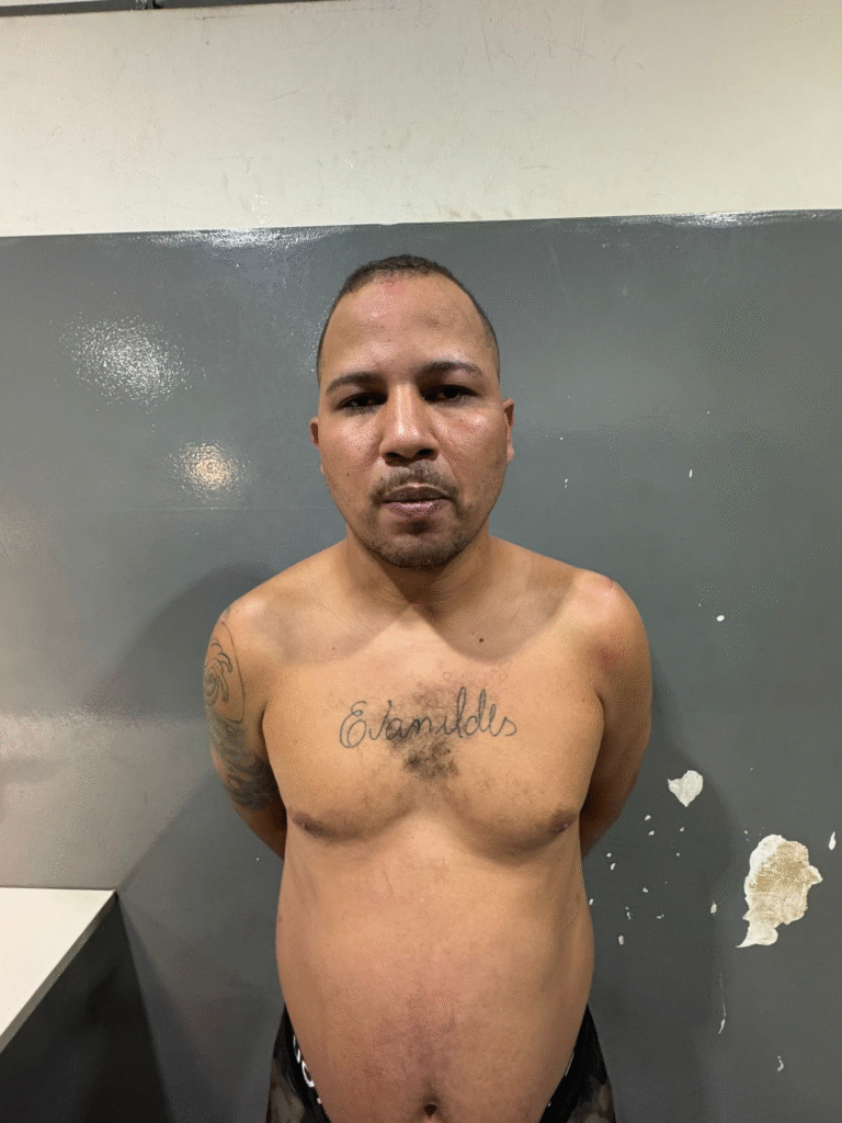 image-223-768x1024 Homem é flagrado com drogas e tenta fugir da PM em São Mateus; VEJA VÍDEO