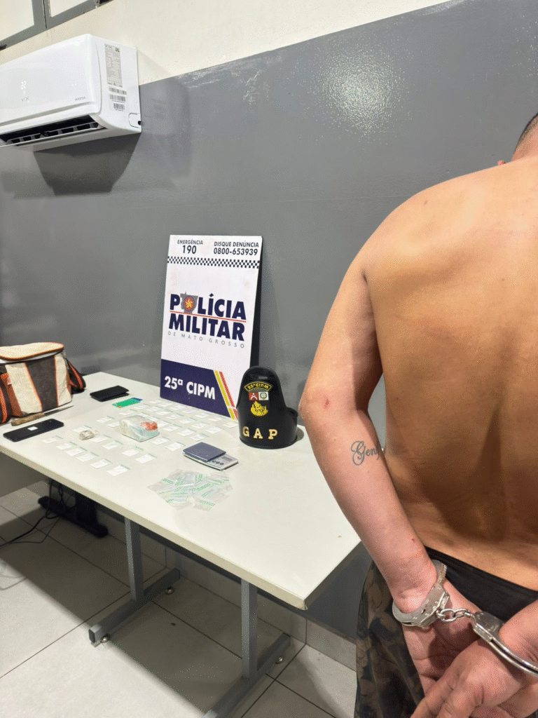 image-224-768x1024 Homem é flagrado com drogas e tenta fugir da PM em São Mateus; VEJA VÍDEO