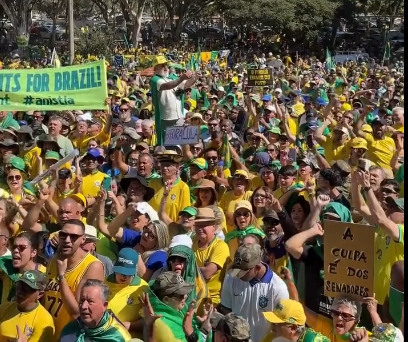 image-26 Copacabana lota em protesto por impeachment de Lula e Moraes; veja vídeos