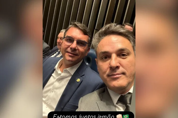 image-98 Parlamentares da oposição pernoitam no Congresso em protesto e cobram impeachment de Moraes