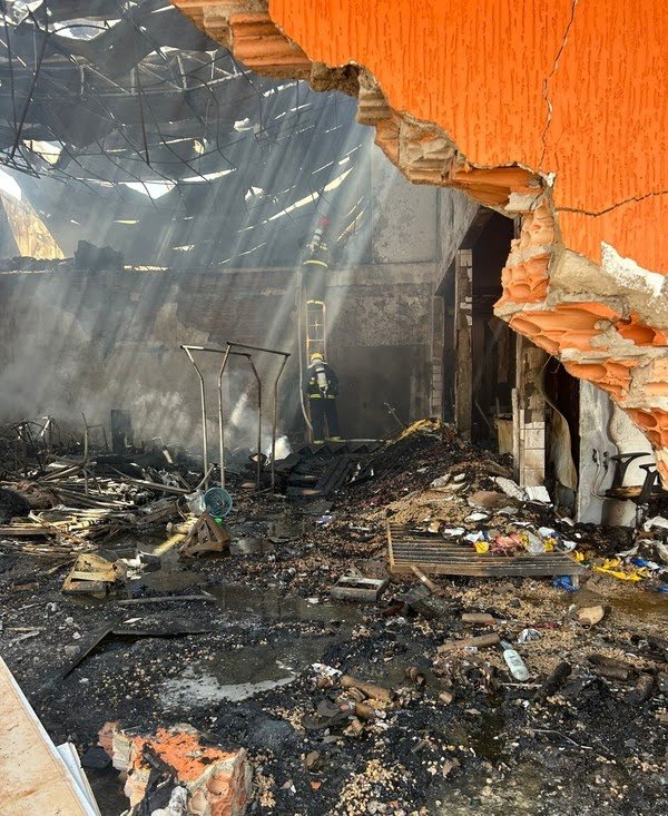 whatsapp-image-2025-08-19-at-12.39.15 Incêndio atinge supermercado em Nova Monte Verde durante feriado de aniversário da cidade