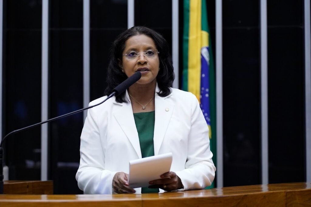 Gisela-codigo-1024x683 Deputada propõe PL para inibir o endividamento de crianças, adolescentes e incapazes