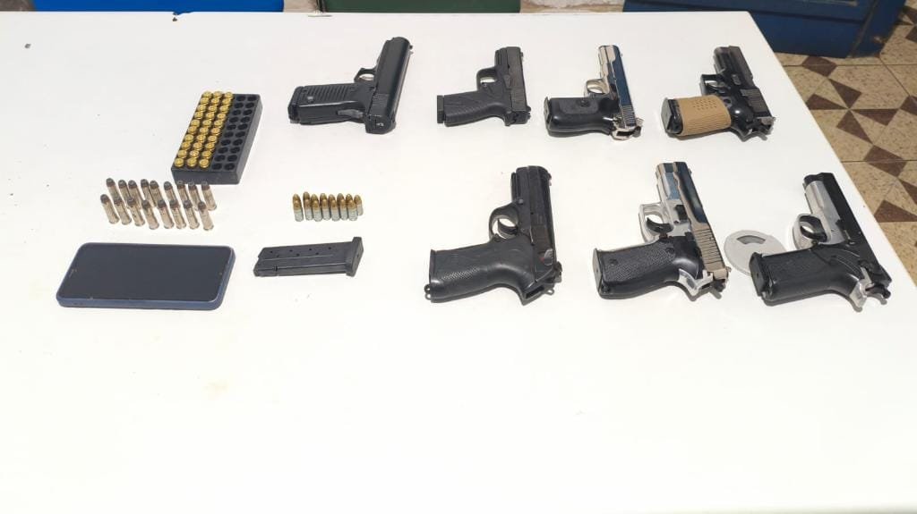 a-a-40 Polícia apreende drogas e armas e homem é preso com 106 tabletes de maconha