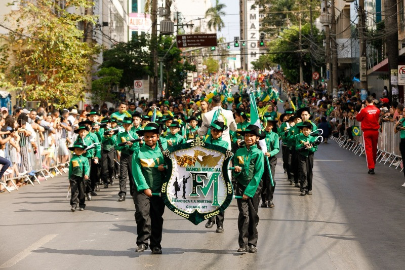 image-130 Mais de 8 mil pessoas prestigiam desfile cívico-militar na Getúlio  Vargas; em Cuiabá