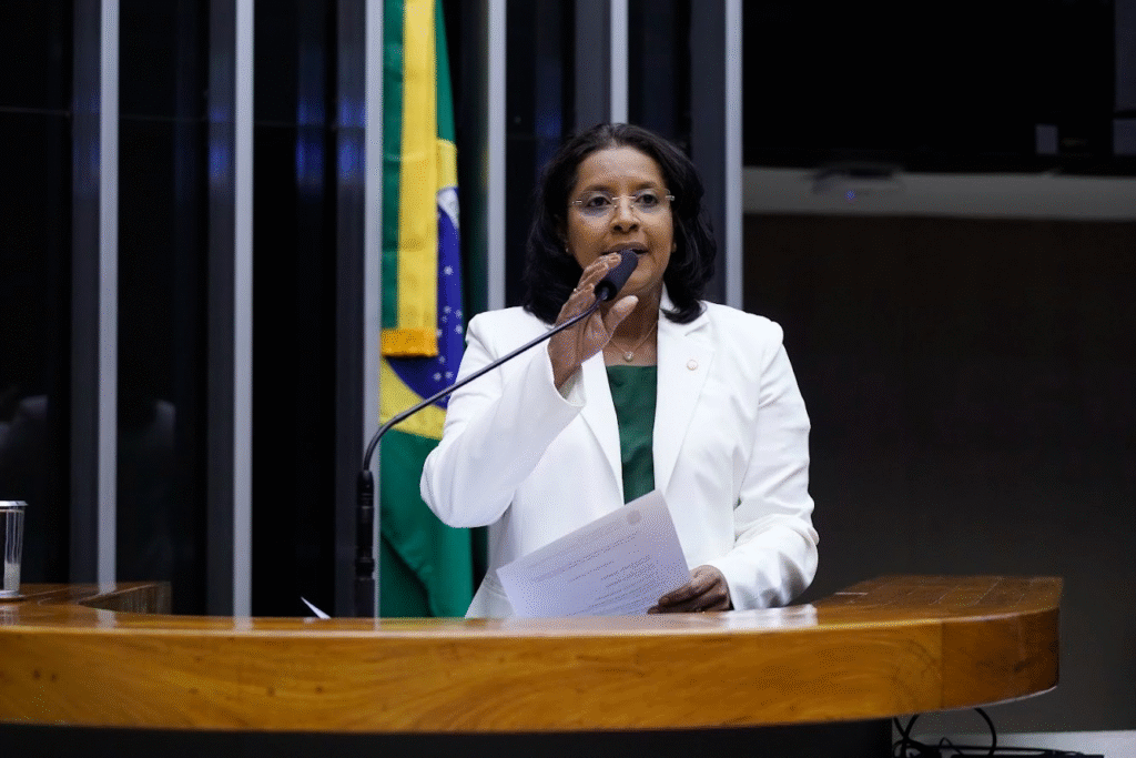 image-456-1024x683 Deputada propõe fim do cartão de crédito consignado para conter endividamento; 'dívidas causam até suicídio'