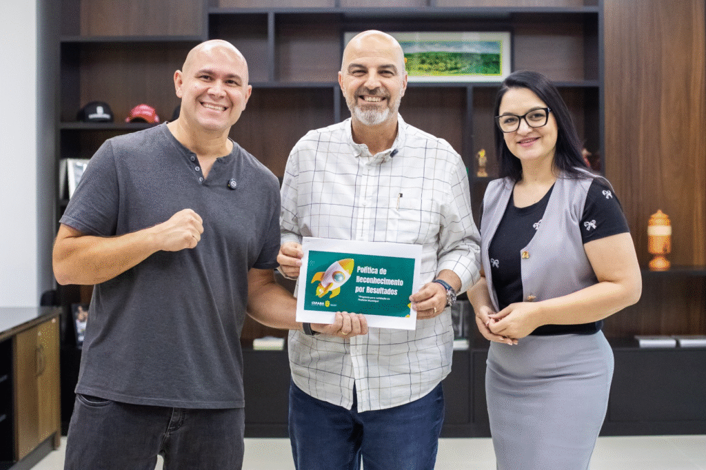 image-522-1024x682 VALORIZAÇÃO: Prefeito anuncia prêmios de R$ 10 mil e bônus salarial aos professores e técnicos em Cuiabá