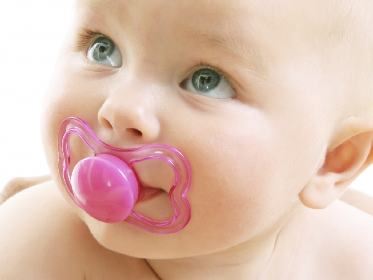 bebe-com-chupeta-23569