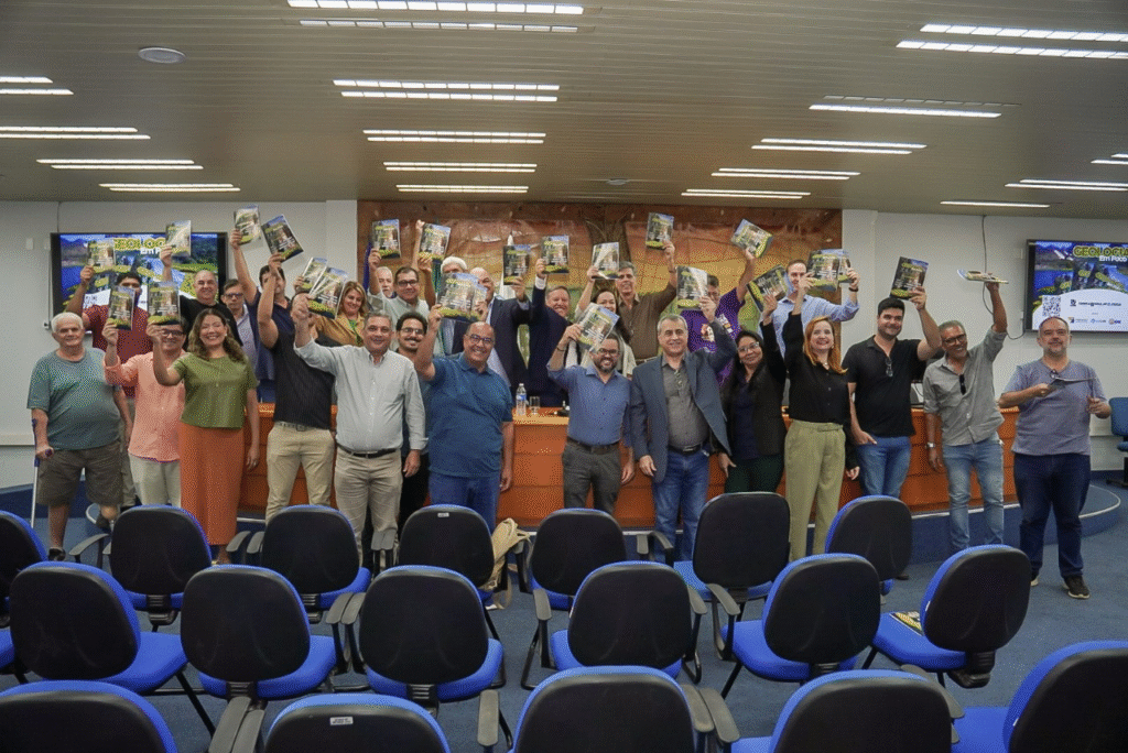 image-151-1024x684 1º Revista do Singemat celebra 50 anos do curso de Geologia da UFMT e destaca avanços da área em MT