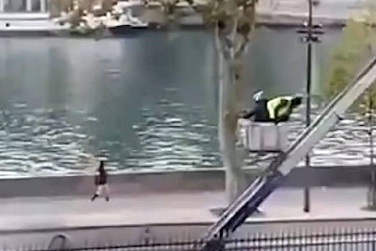 novo-video-roubo-louvre