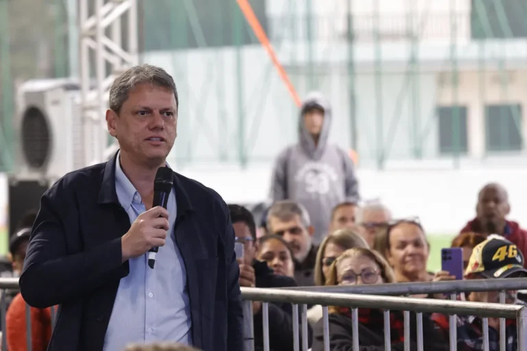 O-governador-Tarcisio-de-Freitas-2