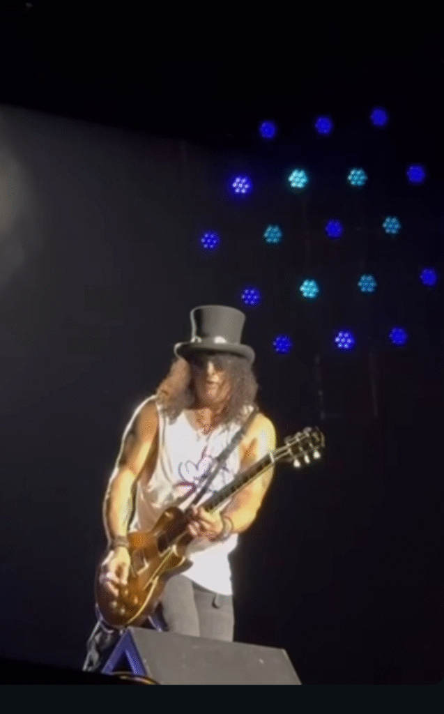 image-2-637x1024 Guns N’ Roses lota Arena Pantanal em show histórico em Cuiabá