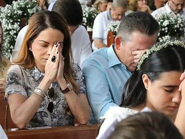 image-217 Paróquia São Sebastião, no Três Barras, recebe cerimônia especial da família Mendes; VEJA VÍDEOS