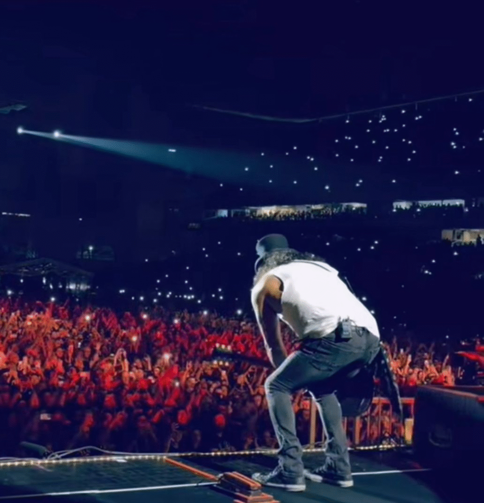 image-4-984x1024 Guns N’ Roses lota Arena Pantanal em show histórico em Cuiabá