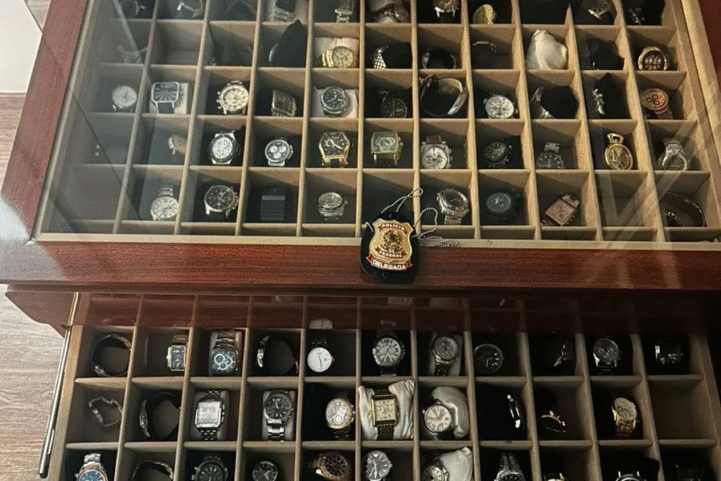 image-75-1024x683 PF apreende dinheiro e coleção de relógios na casa de empresário ligado ao prefeito tiktoker afastado