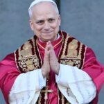 o-papa-leao-14-cumprimenta-o-publico-na-arquibasilica-de-sao-joao-de-latrao-em-roma-na-italia-1748194522399_v2_3x4