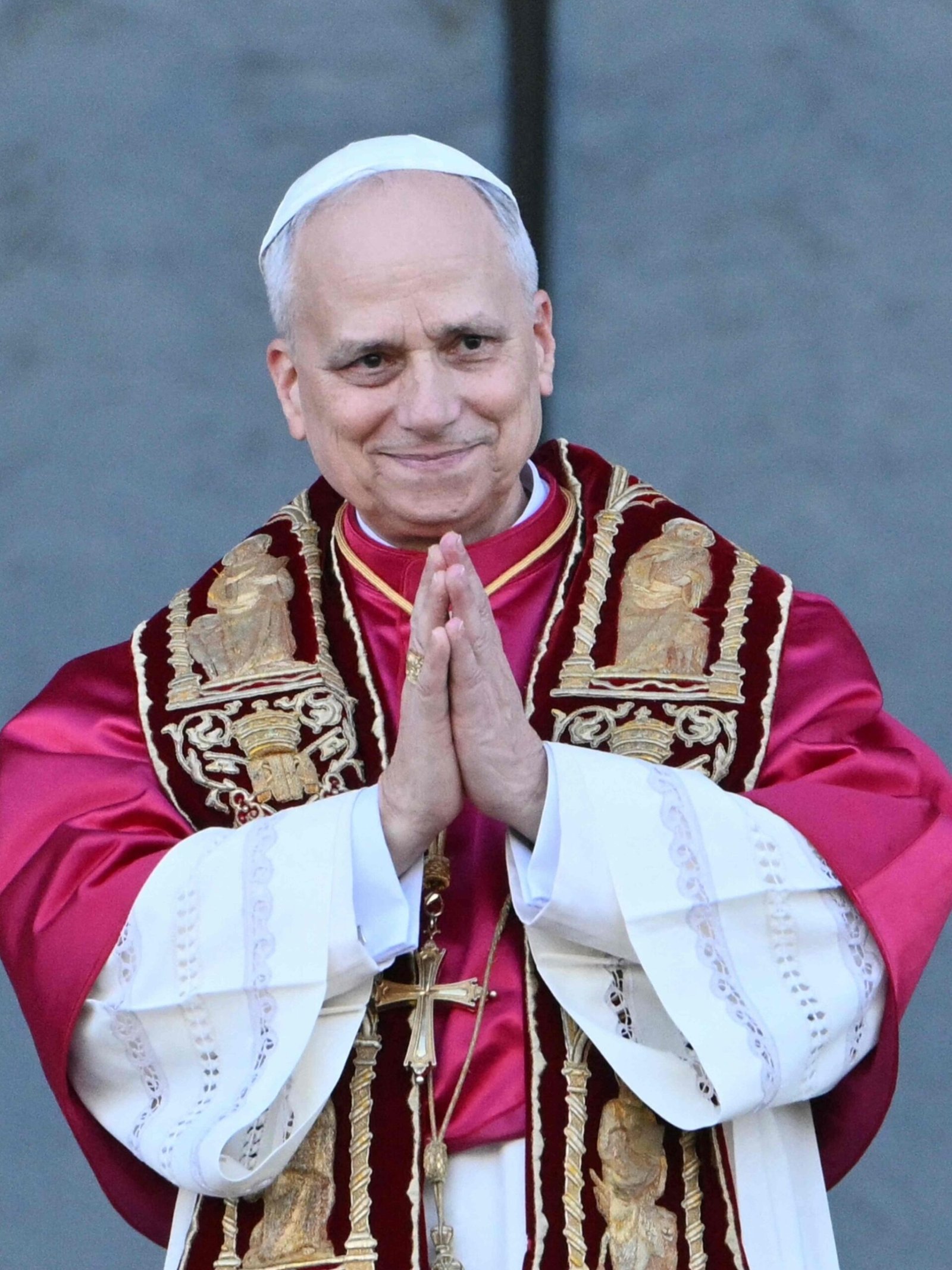 o-papa-leao-14-cumprimenta-o-publico-na-arquibasilica-de-sao-joao-de-latrao-em-roma-na-italia-1748194522399_v2_3x4