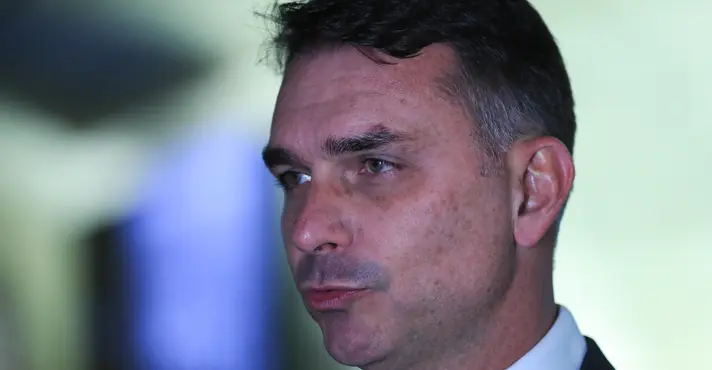 Flavio-Bolsonaro-1-712x370.jpg