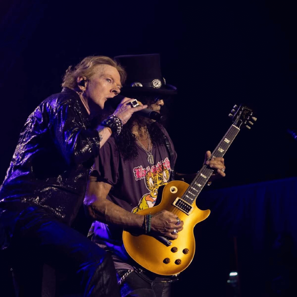 image-41-1024x1024 RETROSPECTIVA: Megaestrutura, exigências internacionais e fãs apaixonados marcaram show do Guns N’ Roses em Cuiabá